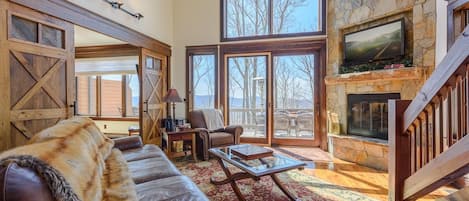 Televisión, chimenea, videojuegos, futbolito