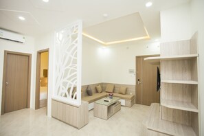 Flat-screen TV - Wonderland 24H Apartment (Nha Trang)