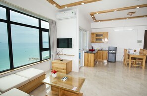 Appartement Luxe, 2 chambres, vue océan, en front de mer | Coin séjour