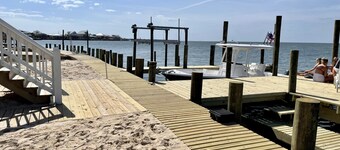 Waterfront casa w / scala da bagno, tappetino galleggiante, kayak / paddleboard e TRAMONTI !!