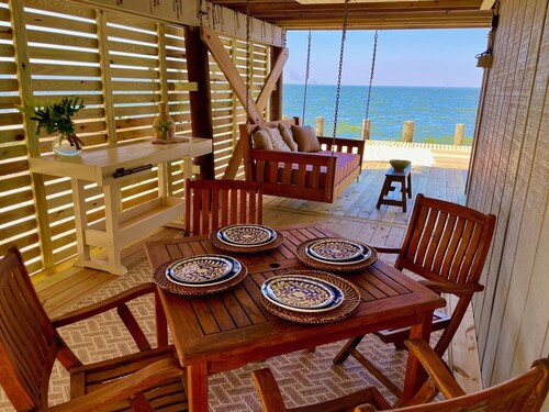 Waterfront for swimming, fishin, w/kayaks, ping pong, dock, & memorable SUNSETS!