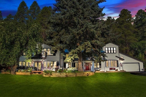 Grand 7BR Luxury Home, Great Location 10 min. au centre-ville, 20 min. faire du ski, marcher jusqu'à Hot Springs