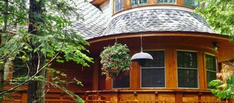 The Trail's Edge / "Captain's Quarters" Is A Gorgeous Retreat, In Any Season. 