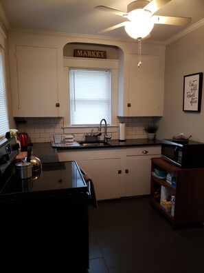 冰箱、微波炉、烤箱、炉灶