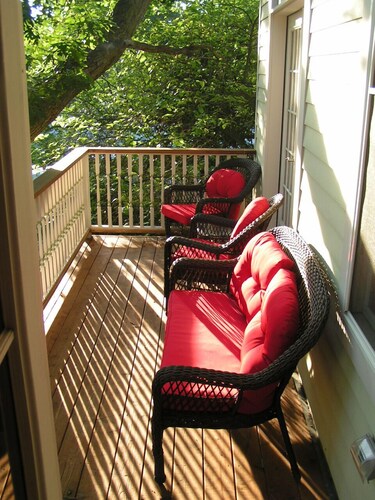 Victorian Carriage House tapaa Urban Loftin