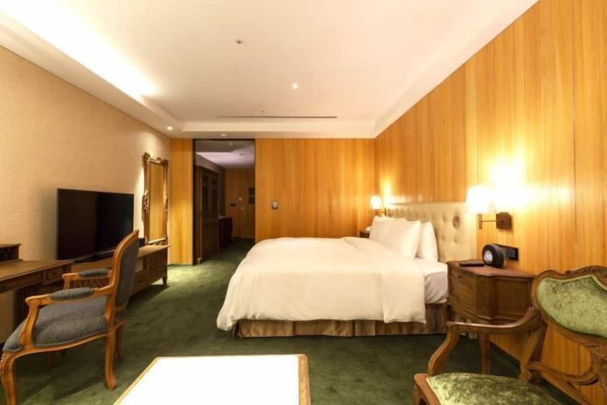 Premium bedding, down duvets, pillow-top beds, in-room safe