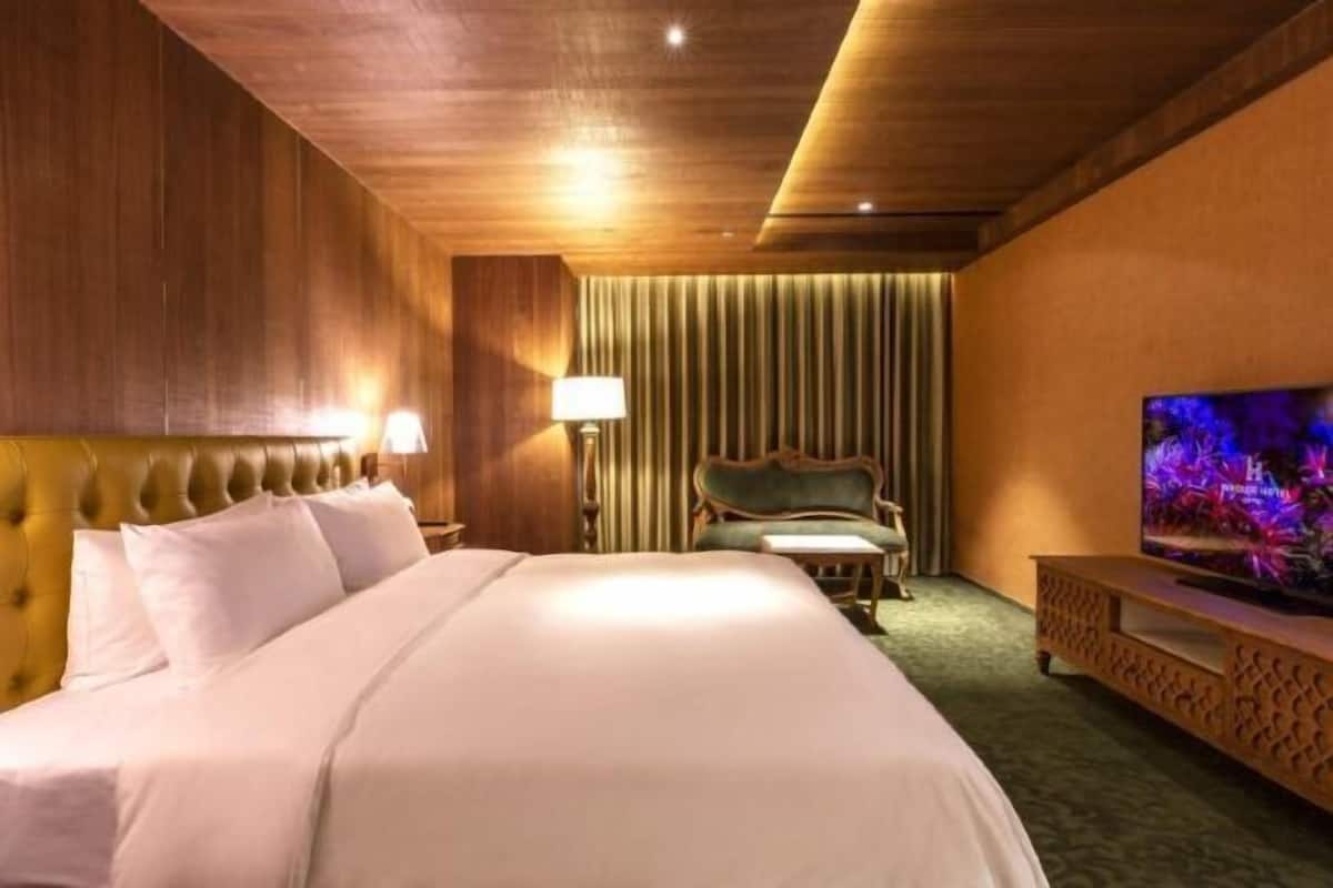 Premium bedding, down comforters, pillowtop beds, in-room safe