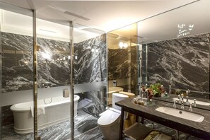Premium Suite | Bathroom | Separate bathtub and shower, rainfall showerhead, hair dryer, slippers - Inhouse Hotel Grand (Taichung)