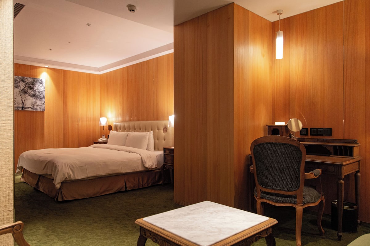 Elite Double Room | Premium bedding, down comforters, pillowtop beds, in-room safe