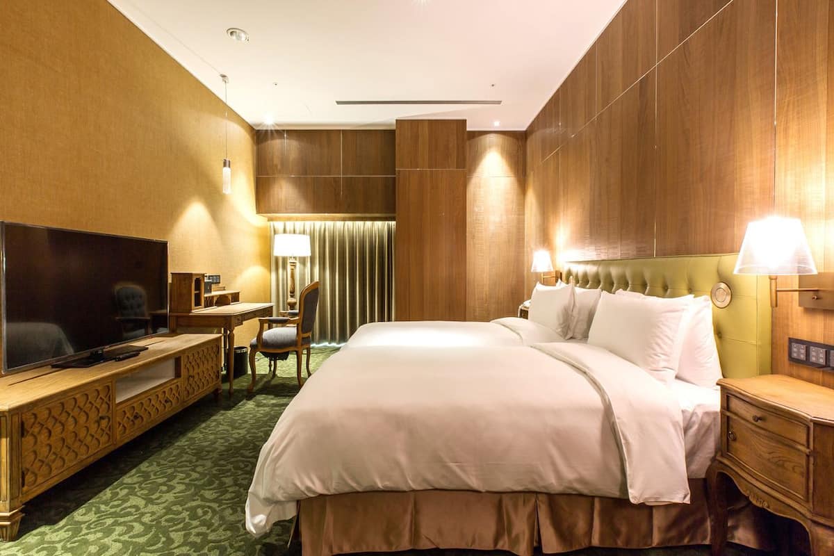Standard Twin Room | Premium bedding, down comforters, pillowtop beds, in-room safe