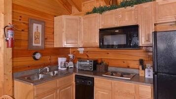 Réfrigérateur, micro-ondes, lave-vaisselle, cafetière/bouilloire