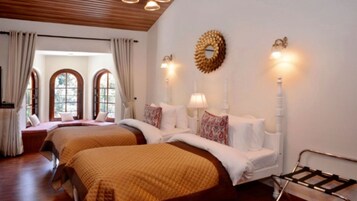 Ropa de cama de alta calidad y minibar 