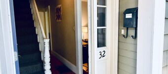 Charming 2-bedroom steps from the Eastern Promenade