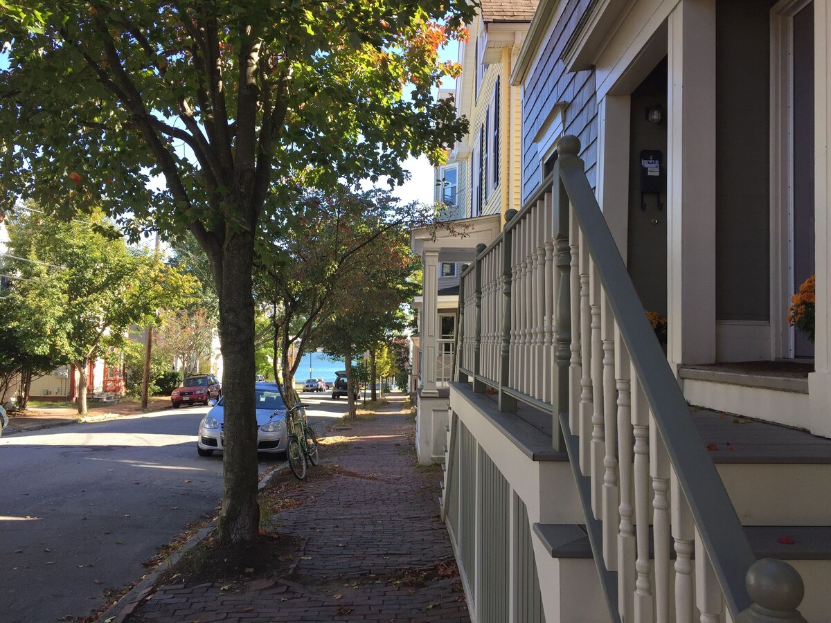 Charming 2-bedroom steps from the Eastern Promenade