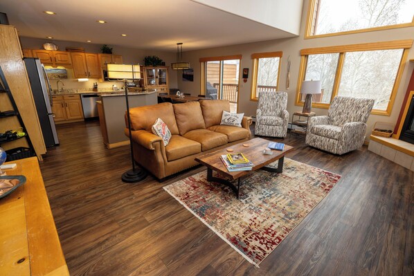 Smart TV, fireplace, DVD player, books