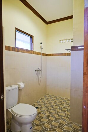 Deluxe Double Room, Garden View | Bathroom | Shower, free toiletries, hair dryer, towels - Pondok Ayu (Ubud)