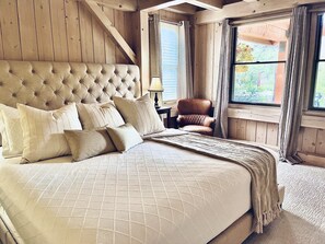 3 bedrooms, desk, iron/ironing board, travel crib