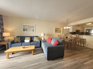 Een smart-tv en boeken