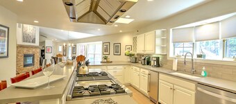 Perfekt utsedda Mountainside Home Near Downtown och Hot Springs Pools!