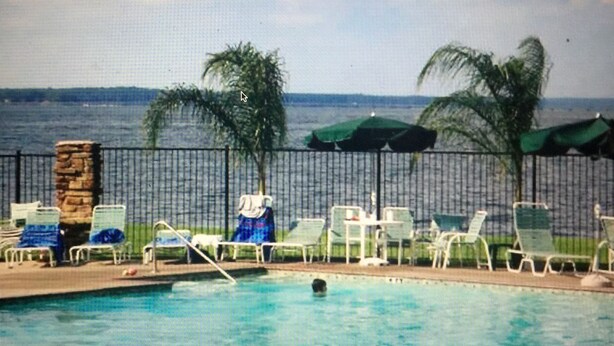 Utendørsbasseng