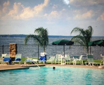 Luxurious Tuscan Lake House Retreat---Two Pools--Golf Cart---Margaritaville--