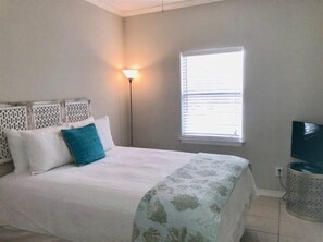 2 bedrooms, free WiFi, bed sheets - Delightful Lake 2/2~Flash Sale~Book Now! Romar Lakes 203B (Orange Beach)