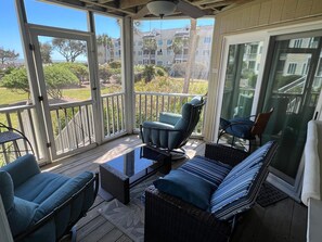 Smart TV, reproductor de DVD, libros y estéreo 