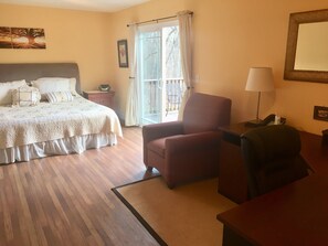 4 slaapkamers, een bureau, een strijkplank/strijkijzer, gratis wifi