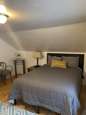 2 habitaciones, escritorio, tabla de planchar con plancha y wifi
