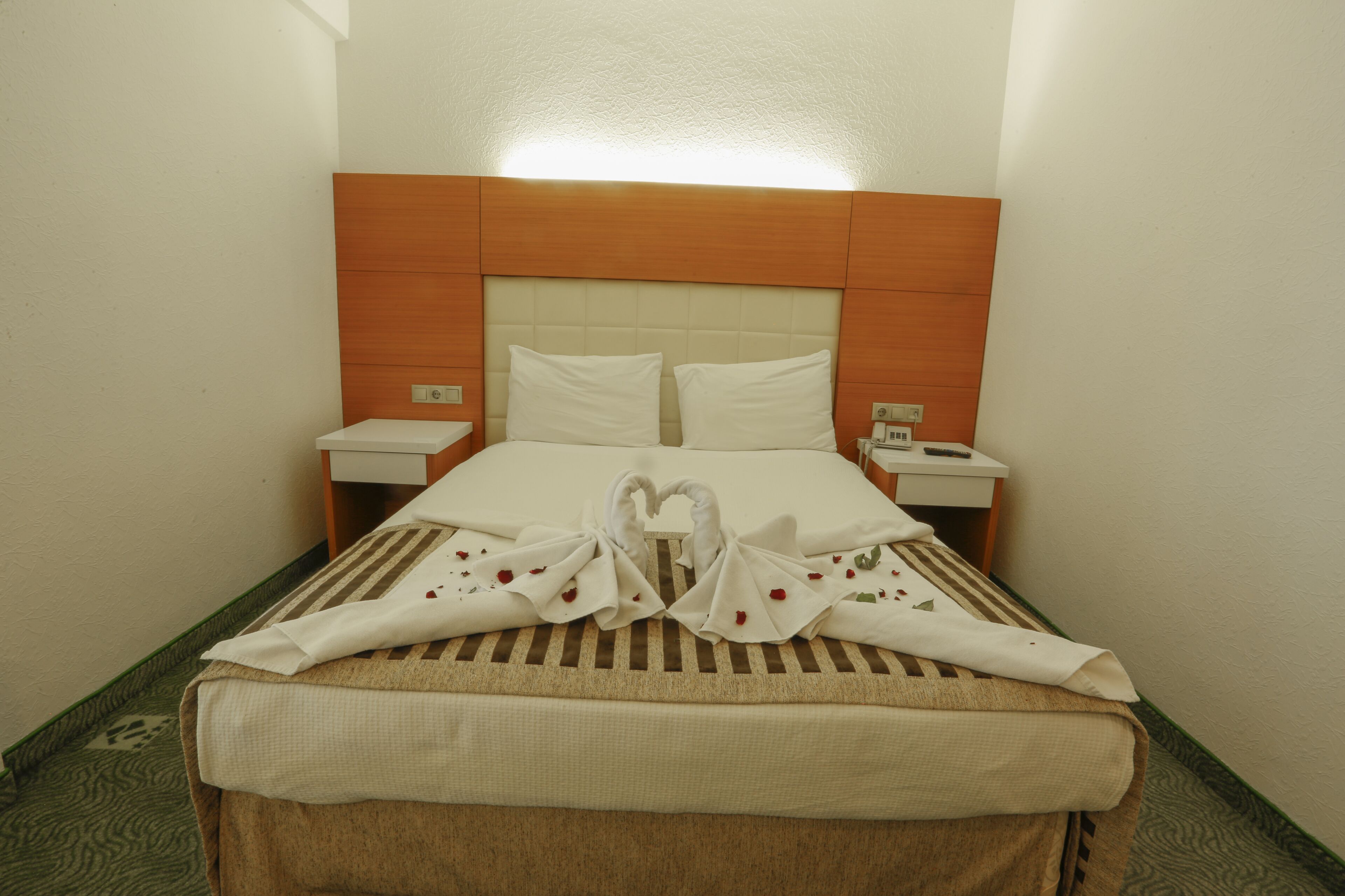 classic double room single use, 1 double bed | premium bedding, minibar, desk, soundproofing