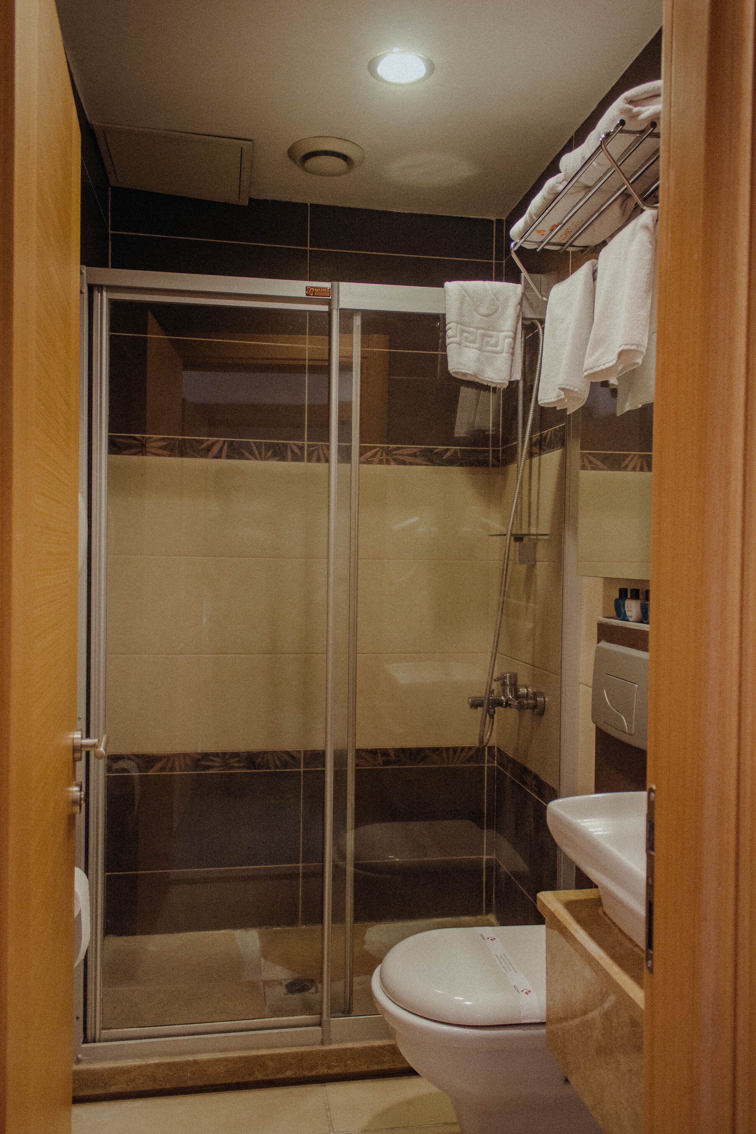 family room, 1 bedroom | bathroom | shower, free toiletries, slippers, bidet