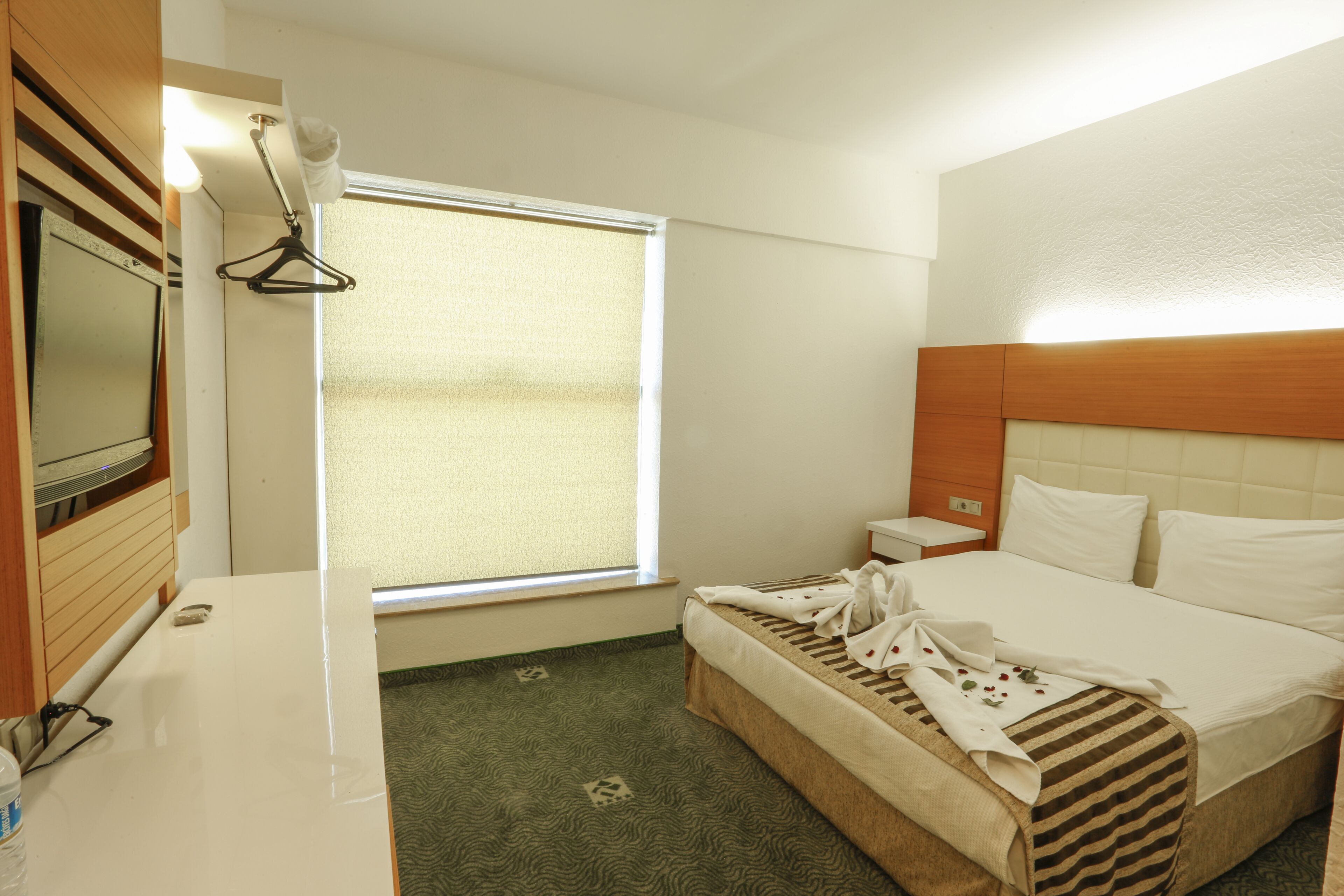 classic double room single use, 1 double bed | premium bedding, minibar, desk, soundproofing