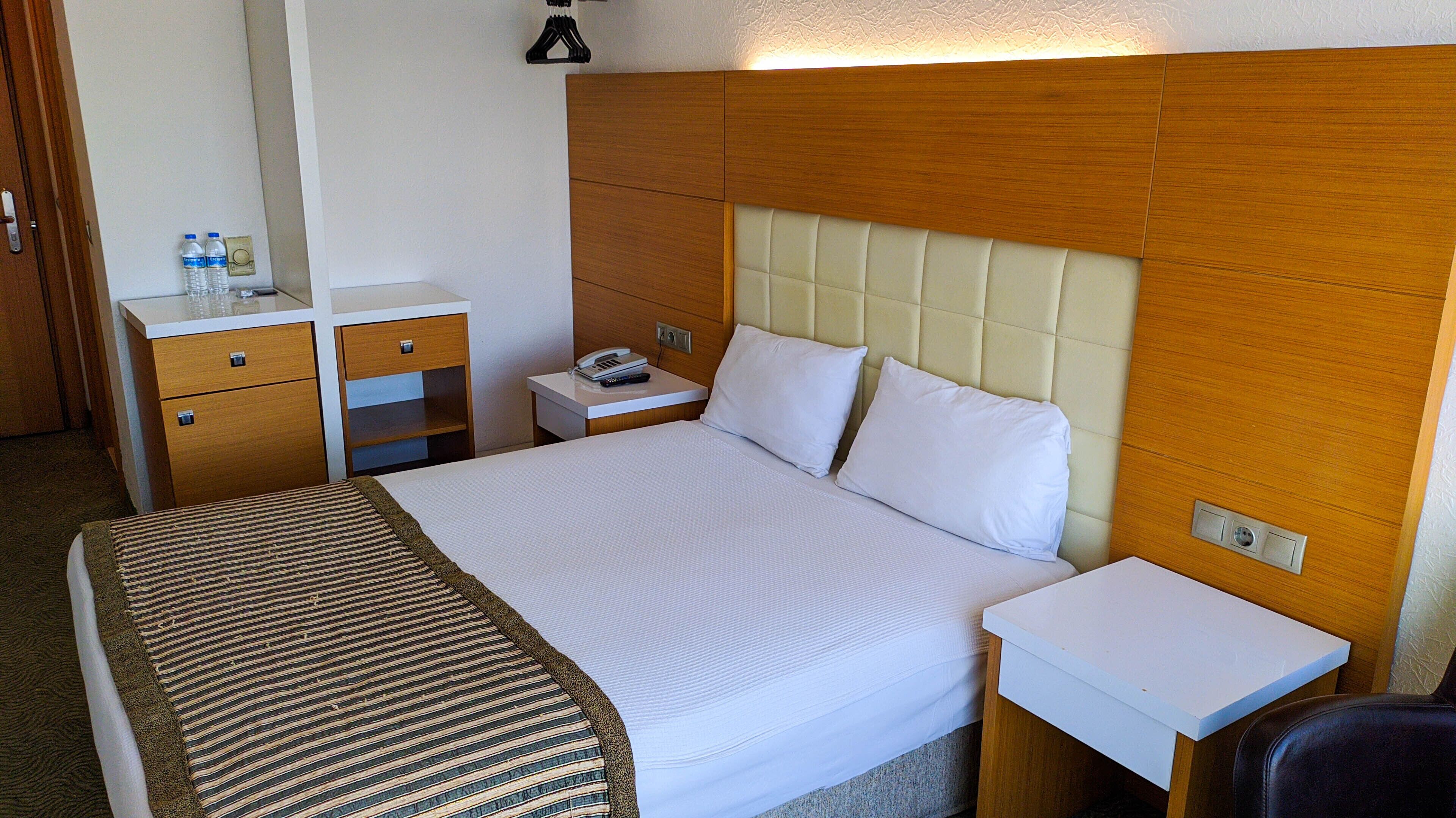 premium bedding, minibar, desk, soundproofing