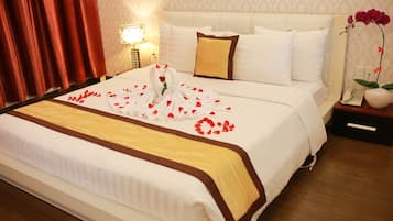 Deluxe Double Room | Minibar, in-room safe, desk, blackout drapes