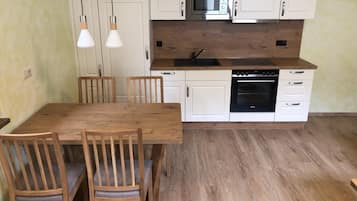 Kühlschrank, Kochgeschirr/Geschirr/Besteck