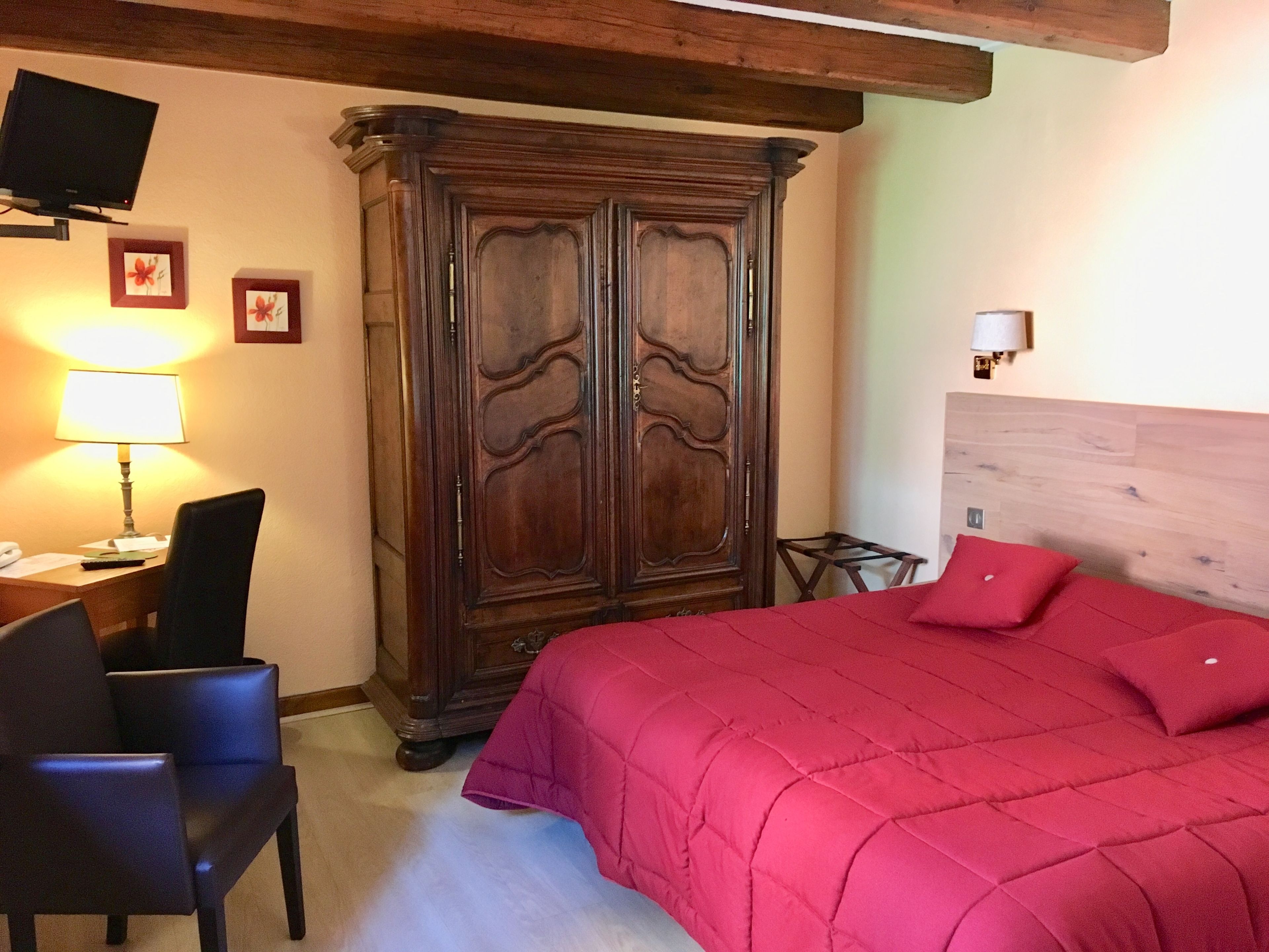 traditional double room (superior) | desk, iron/ironing board, free wifi, bed sheets