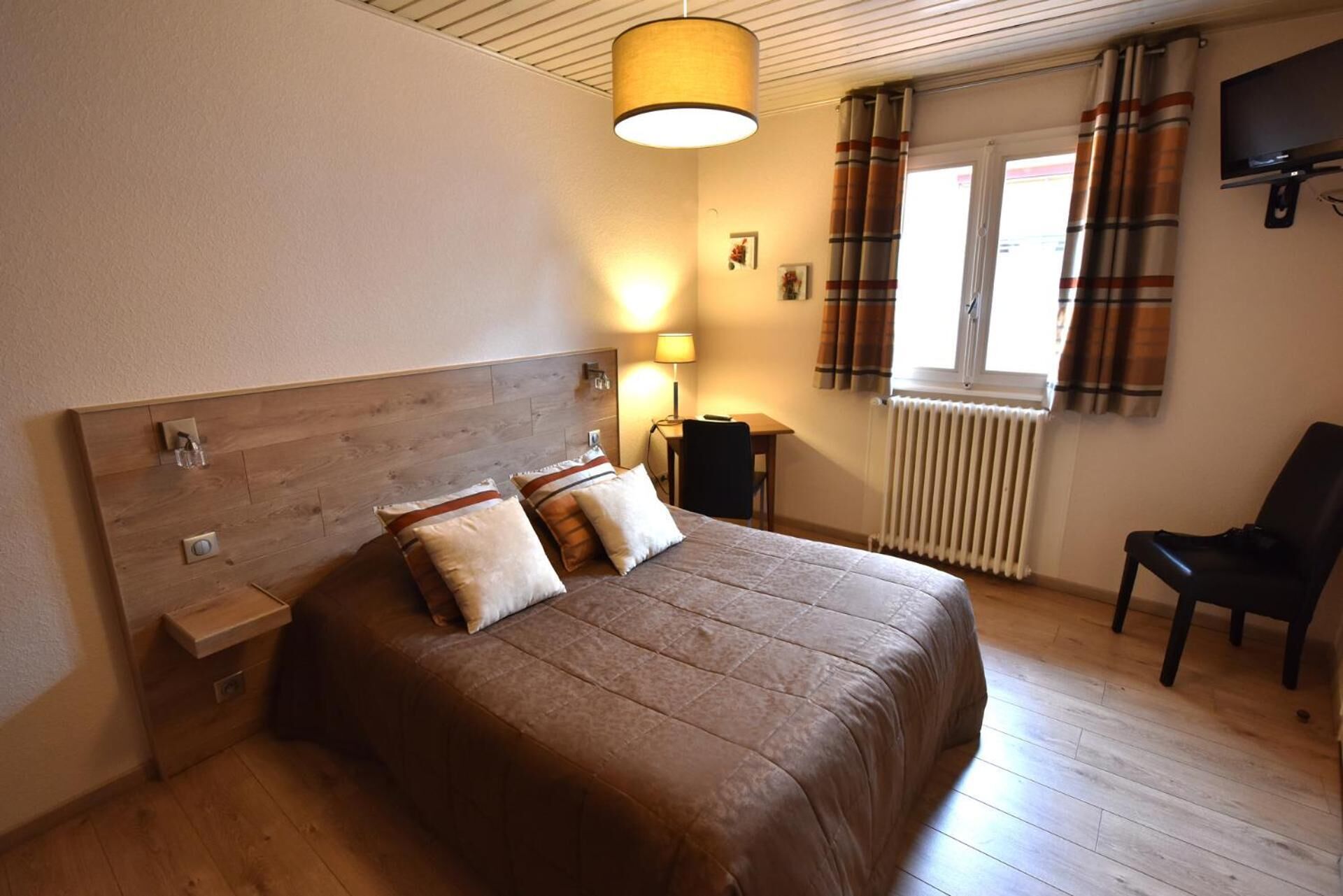 desk, iron/ironing board, free wifi, bed sheets