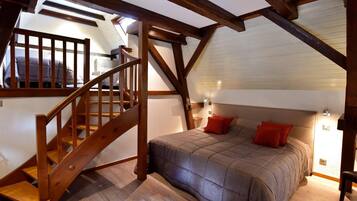 Desk, iron/ironing board, free WiFi, bed sheets