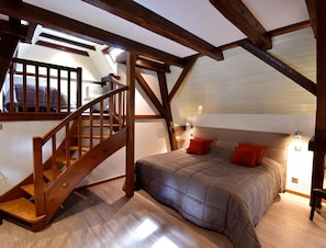 書桌、熨斗/熨衣板、免費無線上網、床單