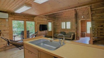 Refrigerador, microondas, placa de cocina, lavavajillas