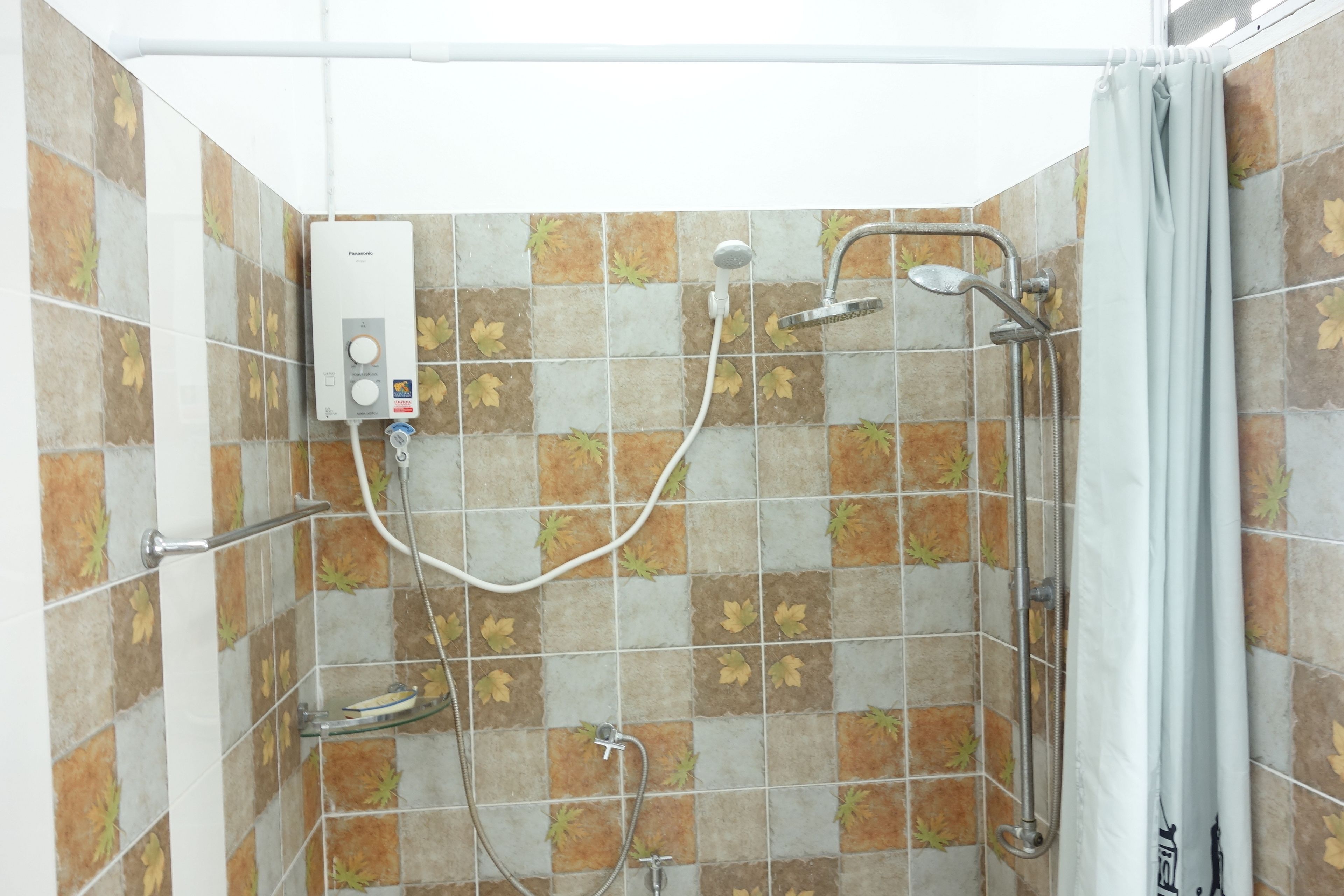 shower, free toiletries, hair dryer, bidet