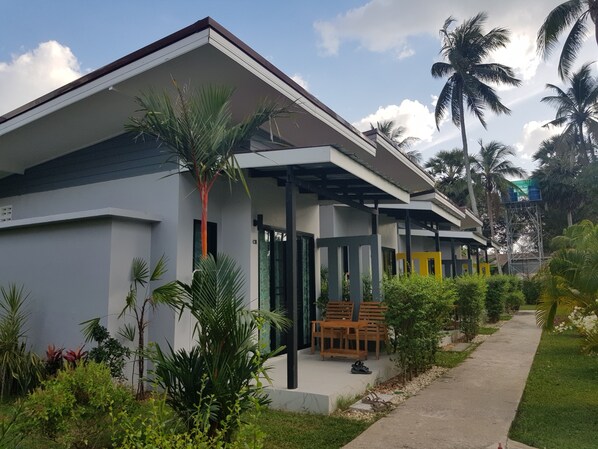 高级双人房, 花园景观 | 迷你吧、遮光窗帘、免费 WiFi、床单