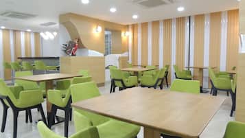 Tägliches inbegriffenes Frühstücksbuffet