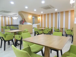 Free daily buffet breakfast