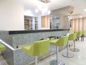 بار (في المنشاة)