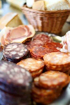 Tägliches kontinentales Frühstück gegen Gebühr