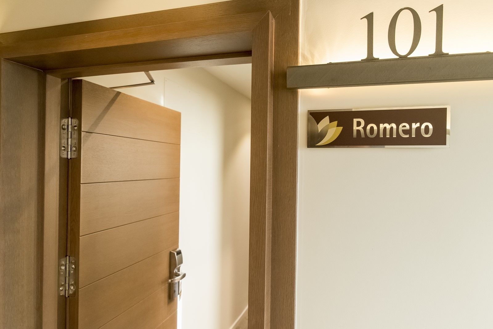 family room | premium bedding, free minibar, in-room safe, desk