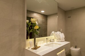 Superior Double Room, 2 Single Beds | Bathroom | Free toiletries, hair dryer, towels - Hotel Venta Baños (Murcia)