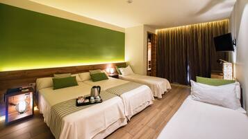 Luxe beddengoed, een gratis minibar, een kluis op de kamer, een bureau