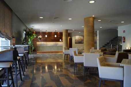 Breakfast, lunch and dinner served . Hotel Venta Baños